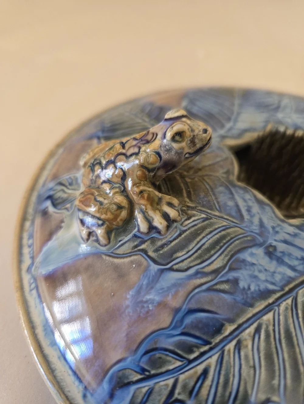 Borggren Pottery Ikebana Flower Arrangement Frog Pin With Frogs On Leaves
